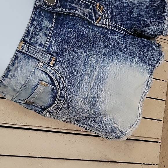 Zanadi wing embellished shorts - Picture 5 of 10